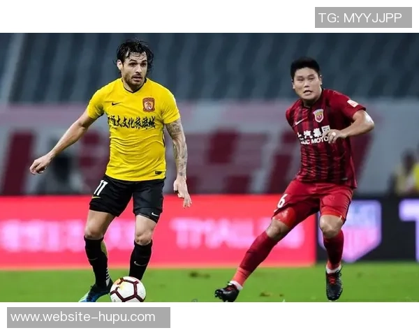 恒大队与上港队激战正酣谁将赢得中超巅峰对决的荣耀与未来